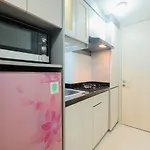 Elegant Studio Room At Springlake Summarecon Apartment By Travelio