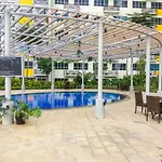 Elegant Studio Room At Springlake Summarecon Apartment By Travelio